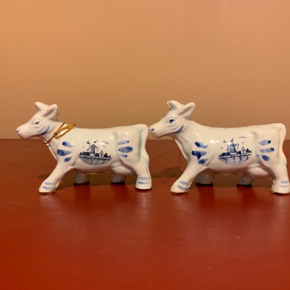 Vintage Cow Salt and Pepper Shakers - Picture 2 of 7